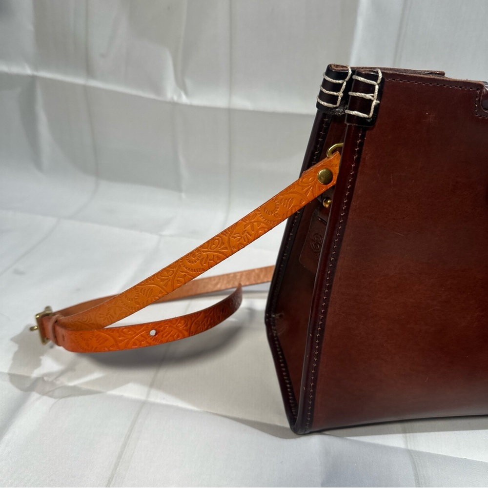 Old Trend Camden Convertible Medium Tote In Brown 100% Cowhide Leather MSRP $218 - Picture 3 of 16